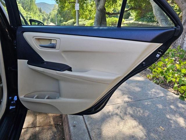 Photo of 2015 Black Toyota Camry Hybrid