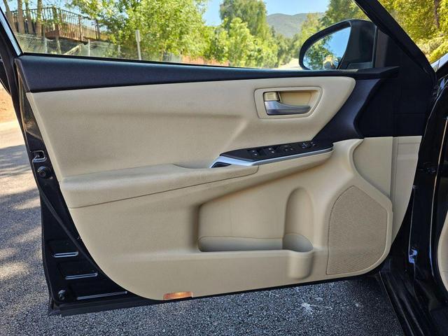 Photo of 2015 Black Toyota Camry Hybrid