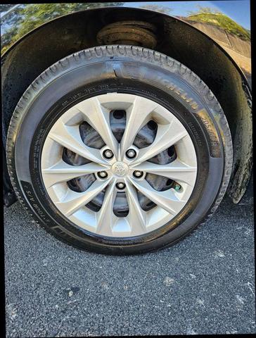 Photo of 2015 Black Toyota Camry Hybrid