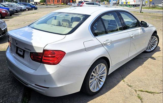 Photo of 2014 White BMW 328