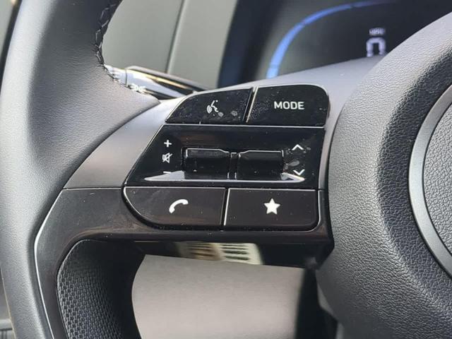 Photo of 2025 White Hyundai ELANTRA