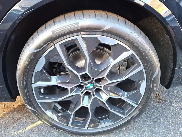 Photo of 2026 Carbon Black Metallic BMW X7