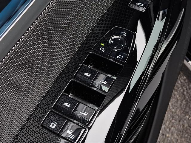 Photo of 2024 Black Sapphire Metallic BMW i7