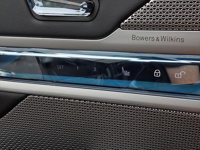 Photo of 2024 Black Sapphire Metallic BMW i7