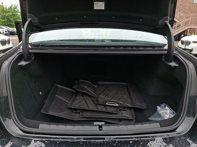 Photo of 2024 Black Sapphire Metallic BMW i7