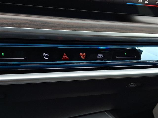 Photo of 2024 Black Sapphire Metallic BMW i7