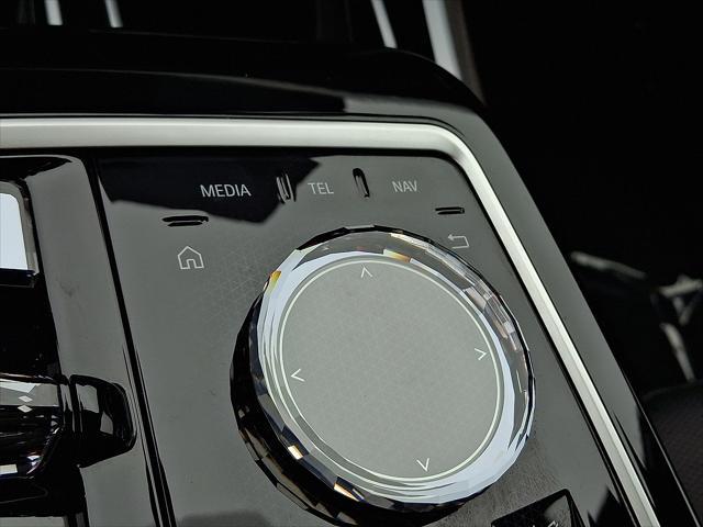 Photo of 2024 Black Sapphire Metallic BMW i7