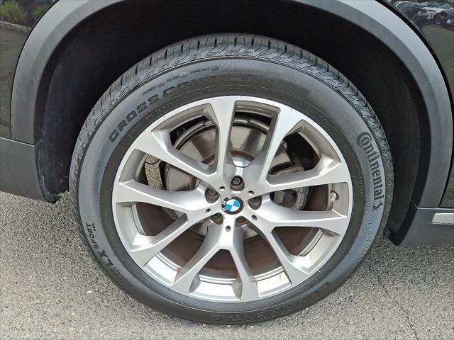Photo of 2021 Black Sapphire Metallic BMW X5