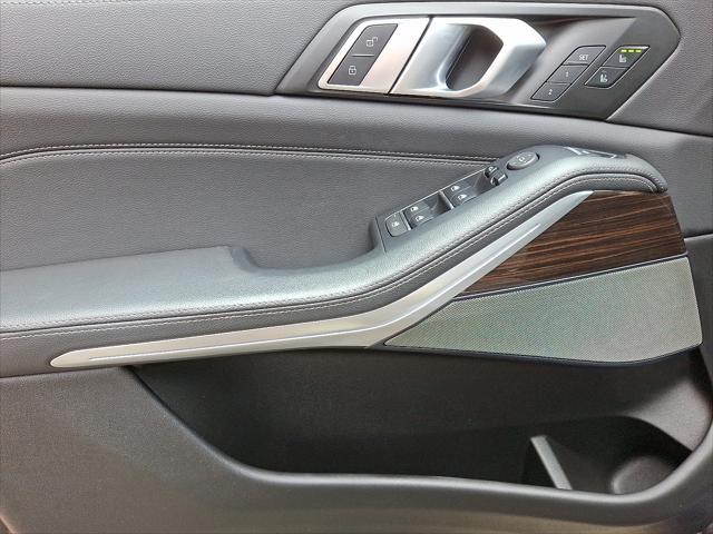 Photo of 2021 Black Sapphire Metallic BMW X5
