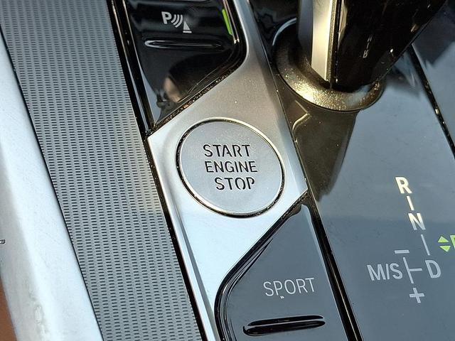 Photo of 2023 White Metallic BMW X6