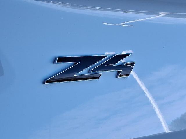 Photo of 2025 Alpine White BMW Z4