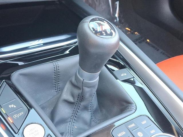 Photo of 2025 Alpine White BMW Z4