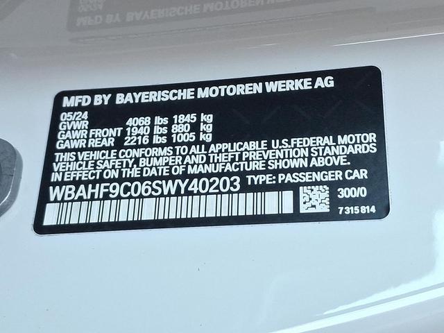 Photo of 2025 Alpine White BMW Z4