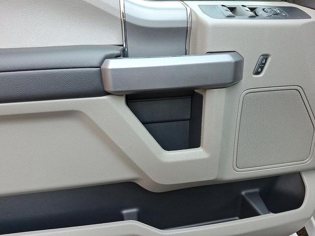 Photo of 2022 Oxford White Ford F-250