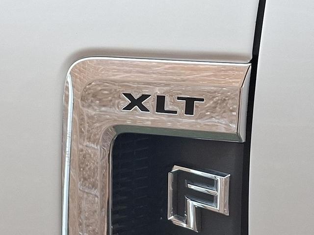 Photo of 2022 Oxford White Ford F-250