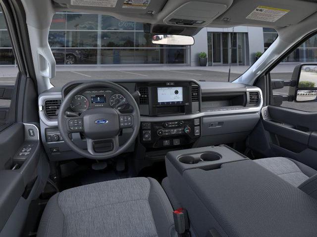 Photo of 2025 Oxford White Ford F-250