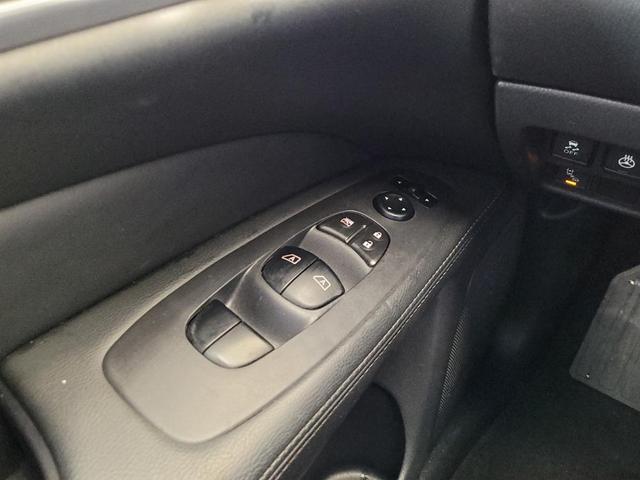 Photo of 2017 Magnetic Black Metallic Nissan Pathfinder