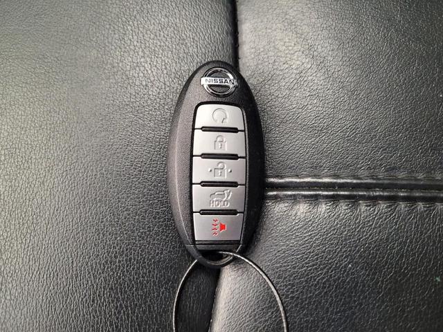 Photo of 2017 Magnetic Black Metallic Nissan Pathfinder