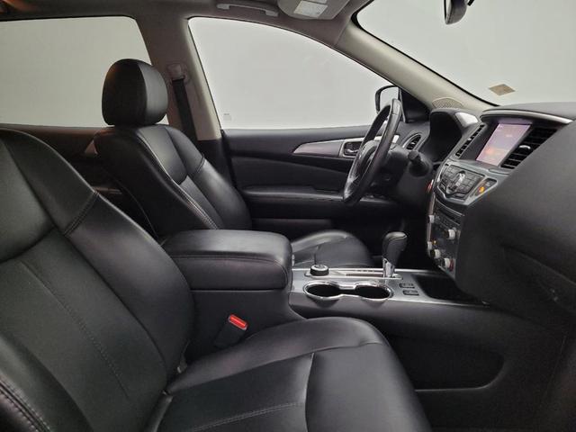 Photo of 2017 Magnetic Black Metallic Nissan Pathfinder