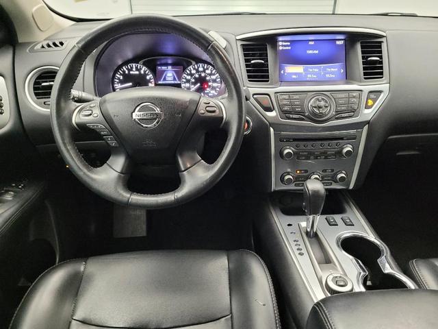 Photo of 2017 Magnetic Black Metallic Nissan Pathfinder
