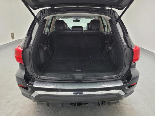 Photo of 2017 Magnetic Black Metallic Nissan Pathfinder