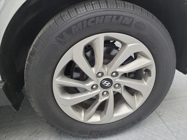 Photo of 2017 Molten Silver Hyundai TUCSON