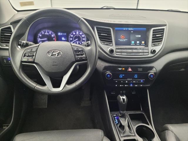 Photo of 2017 Molten Silver Hyundai TUCSON