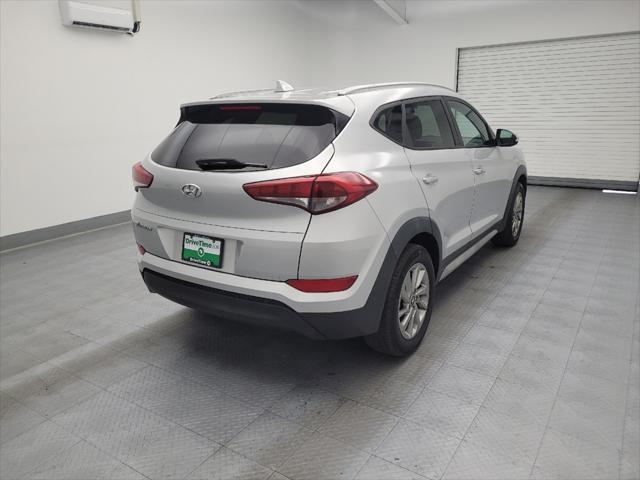 Photo of 2017 Molten Silver Hyundai TUCSON
