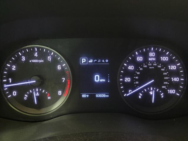 Photo of 2017 Molten Silver Hyundai TUCSON