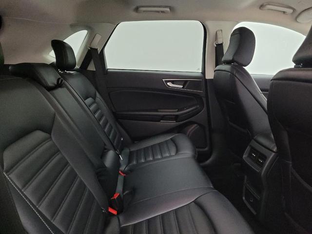Photo of 2022 Iconic Silver Metallic Ford Edge