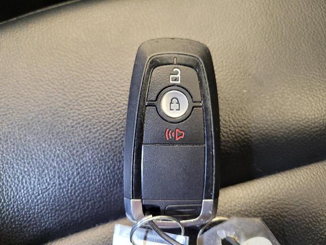 Photo of 2022 Iconic Silver Metallic Ford Edge
