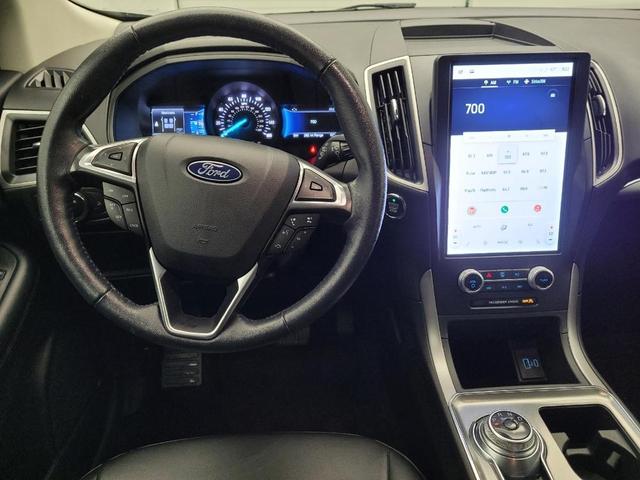 Photo of 2022 Iconic Silver Metallic Ford Edge