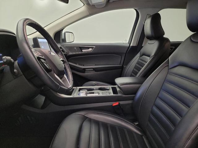 Photo of 2022 Iconic Silver Metallic Ford Edge