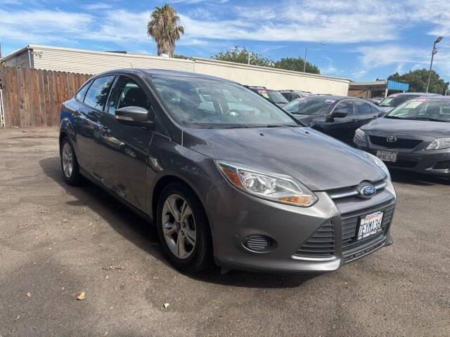 Photo of 2014 Sterling Gray Metallic Ford Focus
