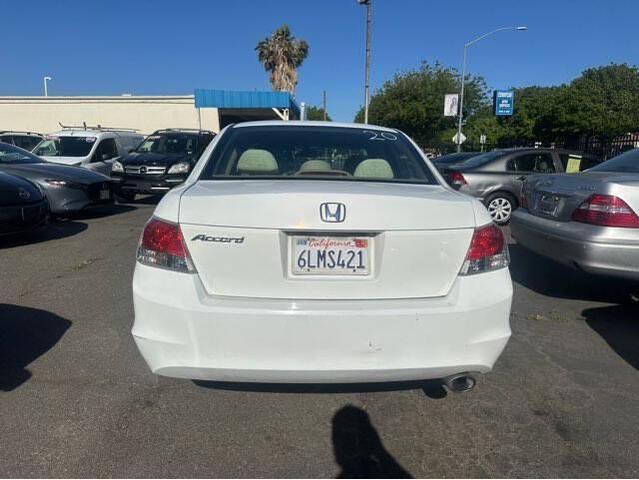 Photo of 2010 Taffeta White Honda Accord