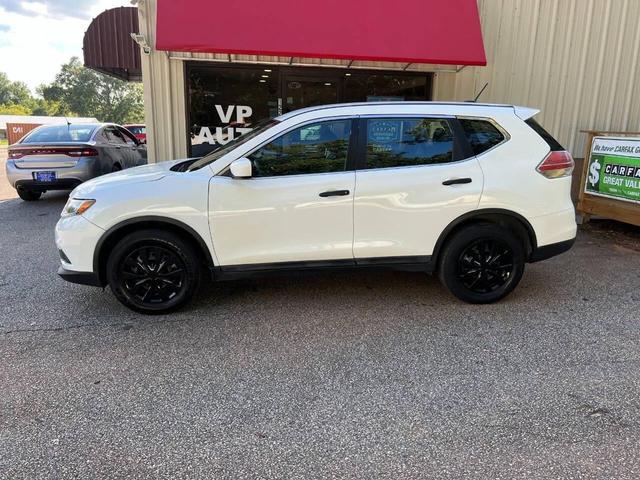Photo of 2016 Glacier White Nissan Rogue