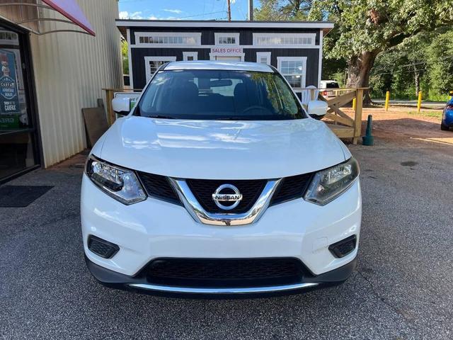 Photo of 2016 Glacier White Nissan Rogue