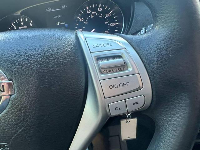 Photo of 2016 Glacier White Nissan Rogue