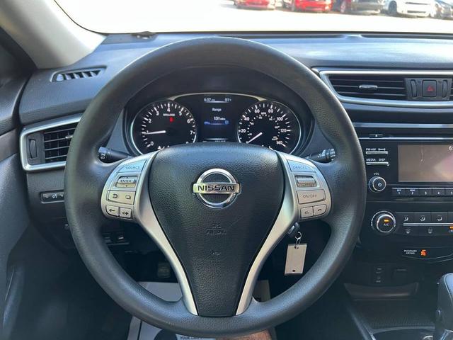 Photo of 2016 Glacier White Nissan Rogue