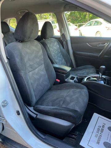 Photo of 2016 Glacier White Nissan Rogue