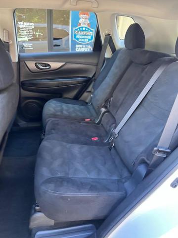 Photo of 2016 Glacier White Nissan Rogue