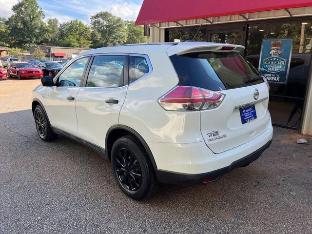 Photo of 2016 Glacier White Nissan Rogue