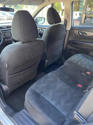 Photo of 2016 Glacier White Nissan Rogue
