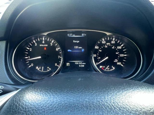 Photo of 2016 Glacier White Nissan Rogue