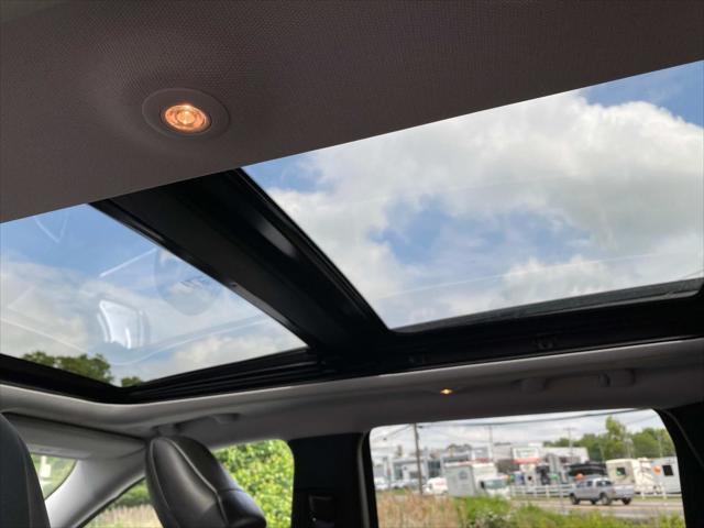 Photo of 2022 Bright White Clearcoat Jeep Cherokee