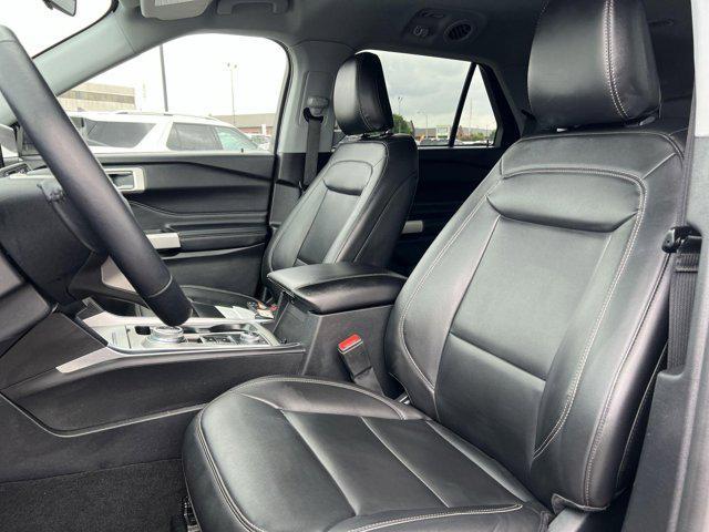 Photo of 2022 Star White Metallic Tri-Coat Ford Explorer