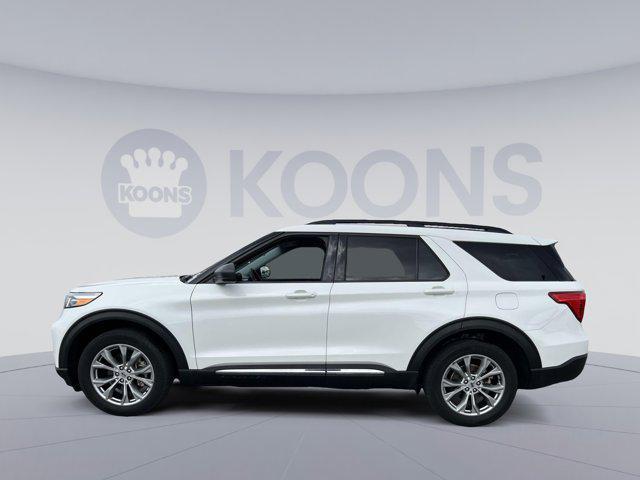 Photo of 2022 Star White Metallic Tri-Coat Ford Explorer