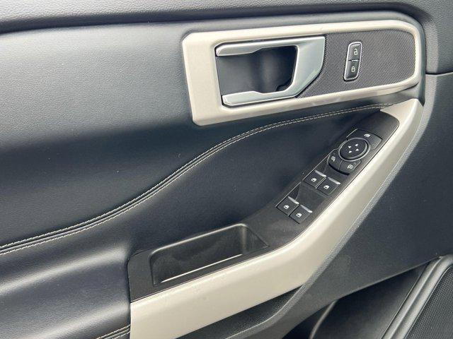Photo of 2022 Star White Metallic Tri-Coat Ford Explorer