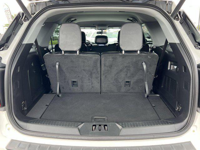 Photo of 2022 Star White Metallic Tri-Coat Ford Explorer