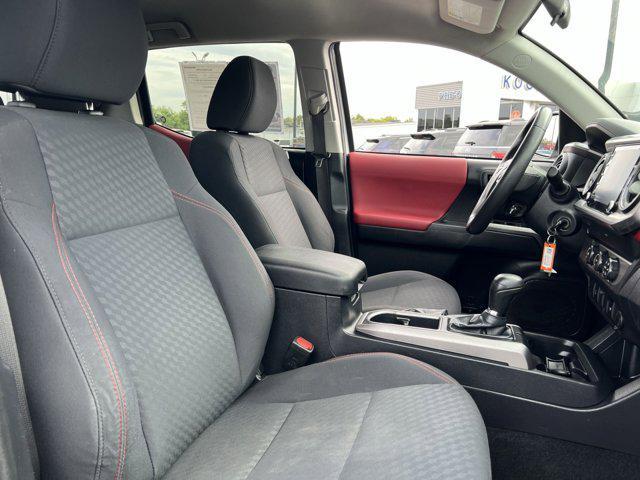 Photo of 2020 Super White Toyota Tacoma